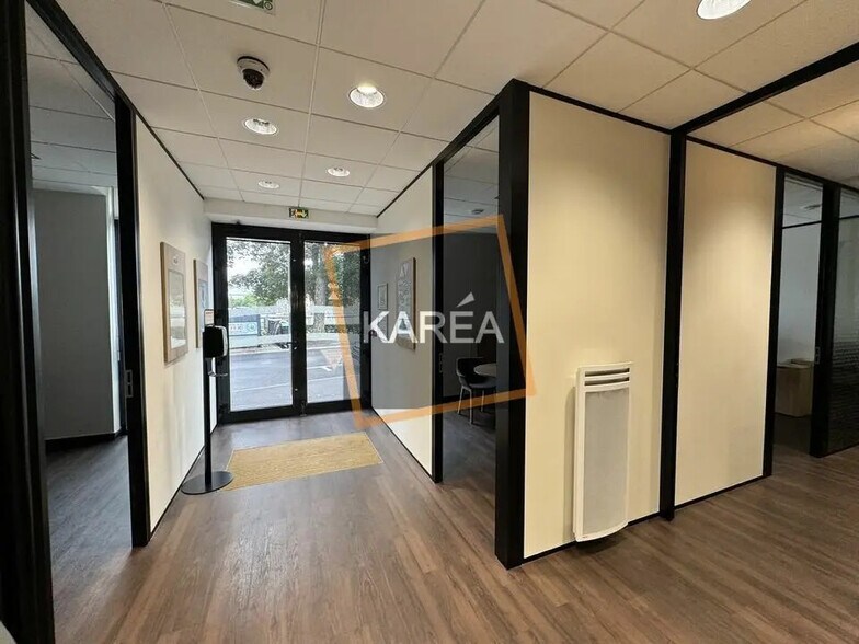 Bureau dans Mareuil-lès-Meaux à vendre - Photo de l’immeuble – Image 3 sur 5