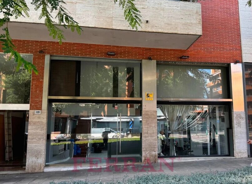 Immeuble residentiel dans Cornellà de Llobregat, Barcelona à vendre - Photo de l’immeuble – Image 1 sur 1
