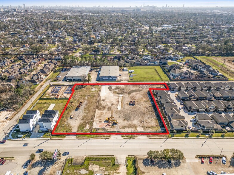 3919 Pinemont Dr, Houston, TX à vendre - Photo de l’immeuble – Image 1 sur 14