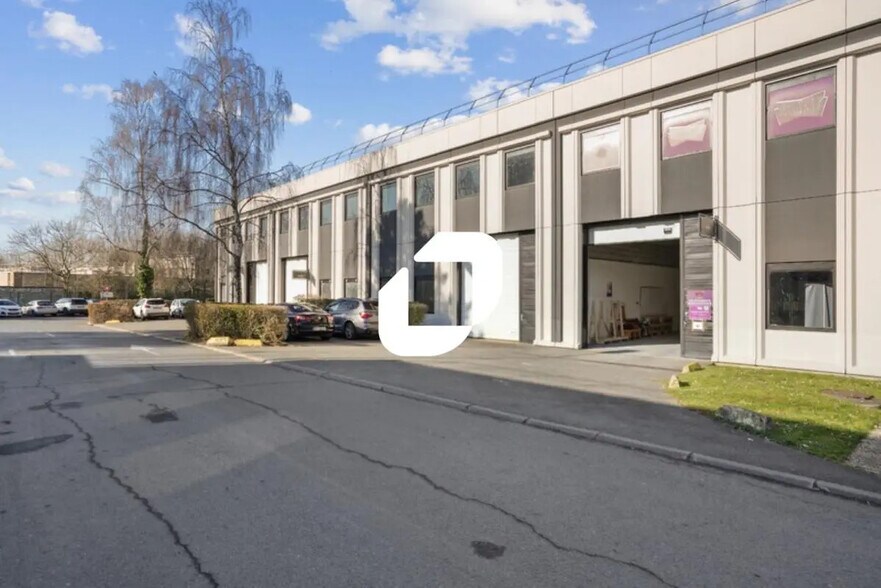 Local d’activités dans Lognes à louer - Photo de l’immeuble – Image 2 sur 13