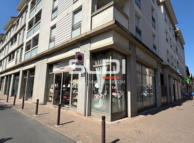 Plus de détails pour 6 Allée De La Gare, Villefranche-sur-Saône - Local commercial à louer