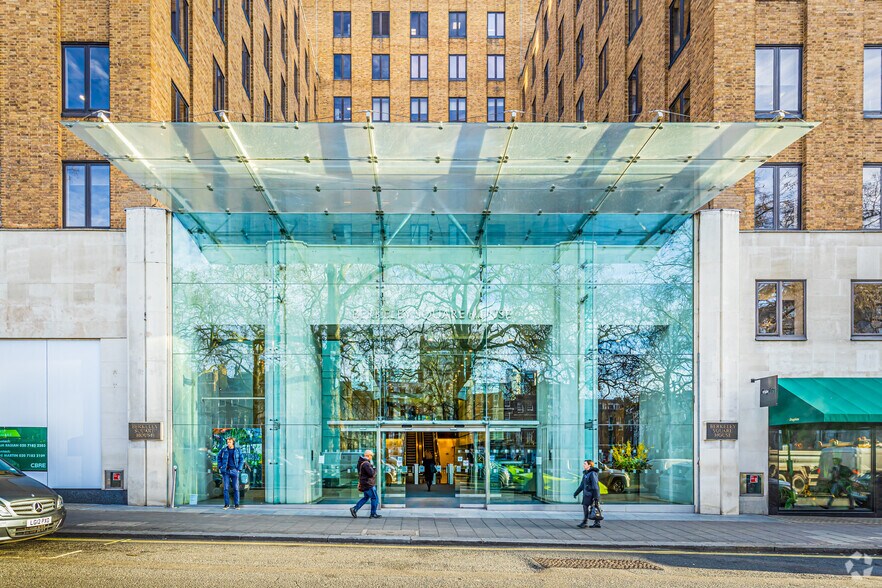 Berkeley Sq, Londres à louer - Photo de l’immeuble – Image 2 sur 42