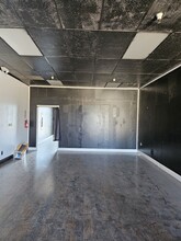 1110 W Kettleman Ln, Lodi, CA à louer Photo intérieure– Image 2 sur 5
