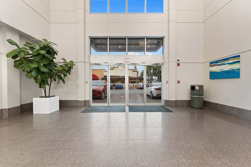 7282 Plantation Rd, Pensacola, FL à louer - Hall d’entrée – Image 2 sur 8