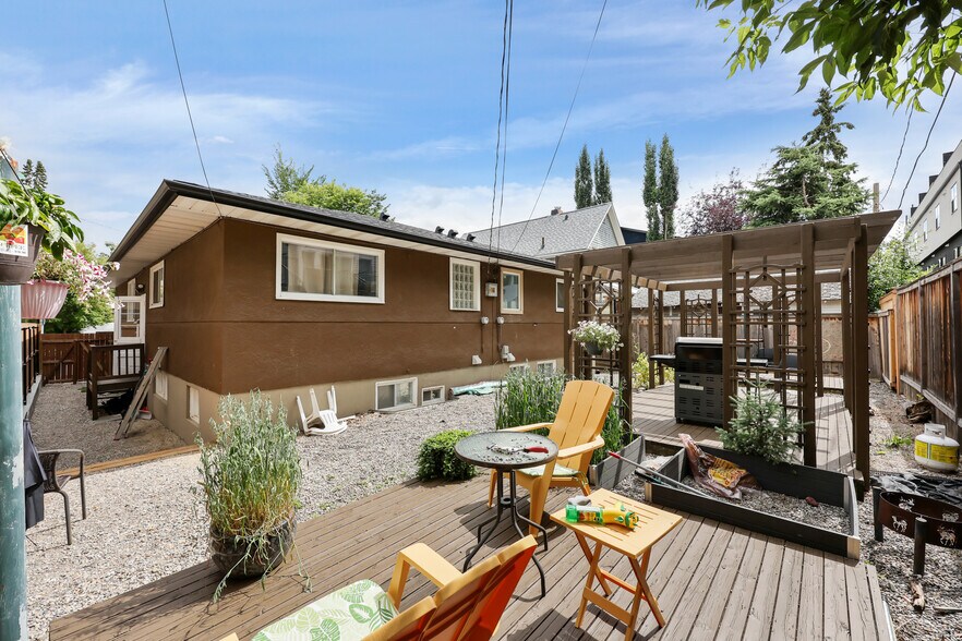 2313 16 St SW, Calgary, AB à vendre - Photo de l’immeuble – Image 3 sur 4