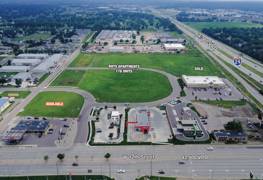 4301 W 12th St, Sioux Falls, SD à vendre - Photo de l’immeuble – Image 1 sur 6