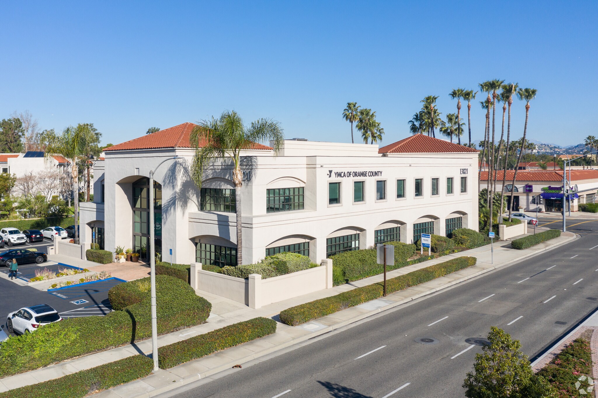 13821 Newport Ave, Tustin, CA à louer Photo principale– Image 1 sur 9
