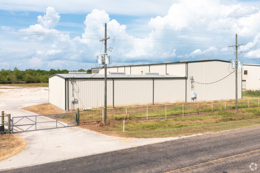9556 FM 1960, Dayton, TX à louer - Photo de l’immeuble – Image 3 sur 21