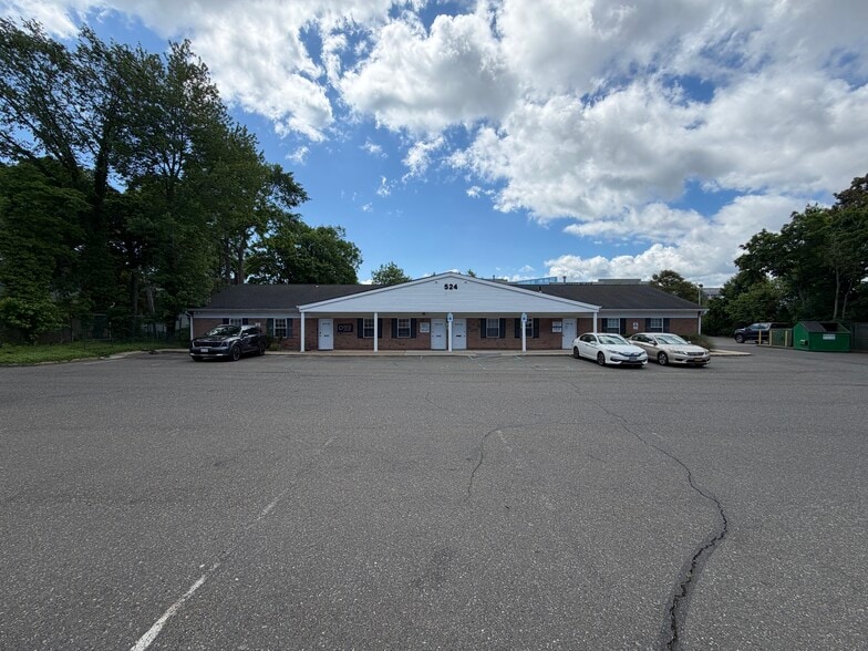518 E Main St, Riverhead, NY à vendre - Photo de l’immeuble – Image 2 sur 10