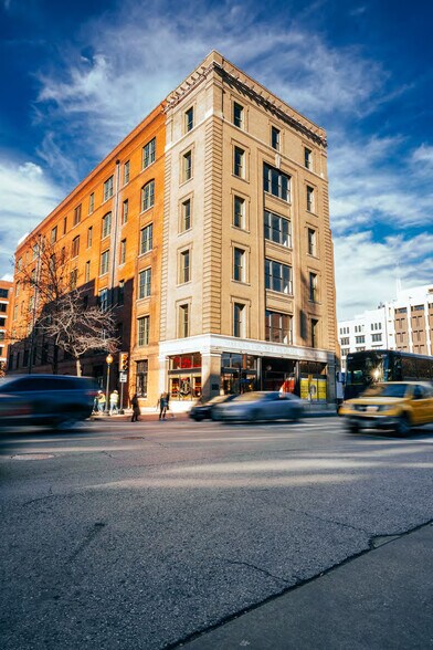 601 Elm St, Dallas, TX à vendre - Photo de l’immeuble – Image 2 sur 8