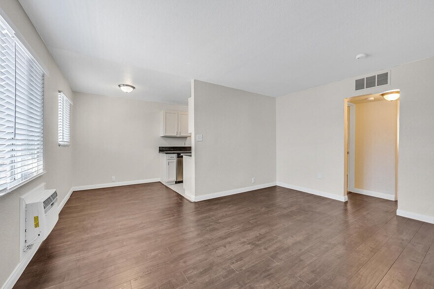 2413 Sunrise Ave, Las Vegas, NV à vendre - Photo intérieure – Image 3 sur 6