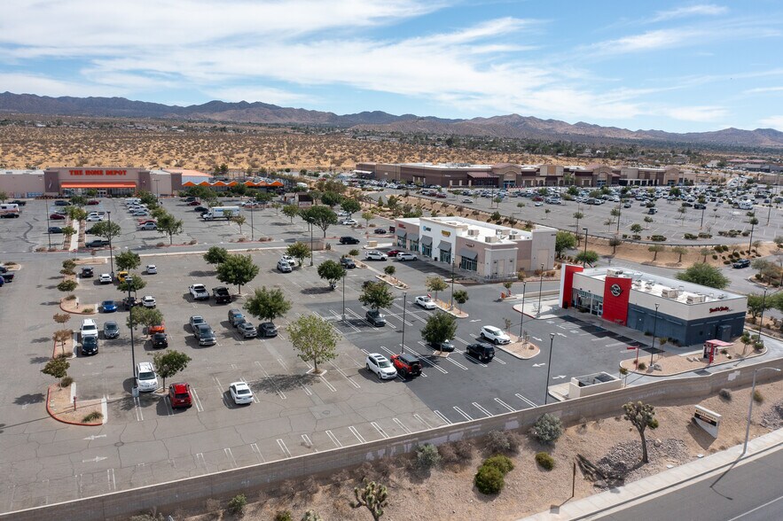 58709 29 Palms Hwy, Yucca Valley, CA à louer - Photo de l’immeuble – Image 3 sur 14