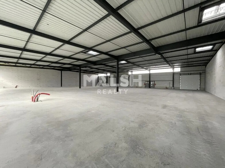 Local d’activités dans Neulise à louer - Photo intérieure – Image 2 sur 11