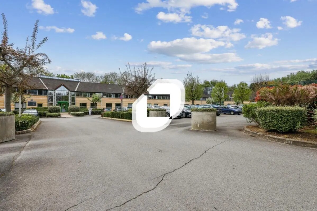 Bureau dans Champs-sur-Marne à louer Photo de l’immeuble– Image 1 sur 4