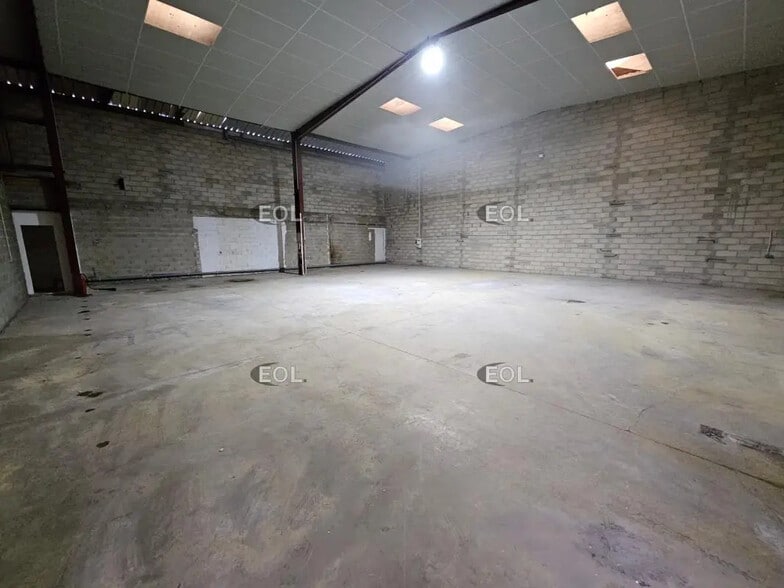 Local d’activités dans Crosne à louer - Photo intérieure – Image 2 sur 4