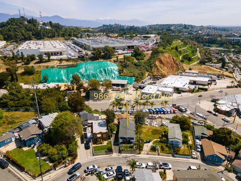 986 Gifford Ave, Los Angeles, CA à vendre - Photo de l’immeuble – Image 3 sur 5