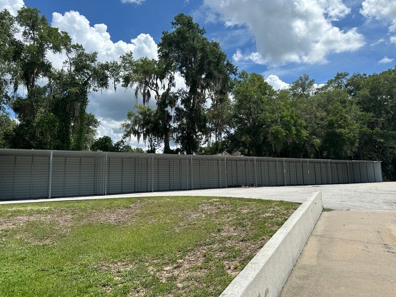 1056 NE 16th St, Ocala, FL à louer - Photo de l’immeuble – Image 3 sur 17