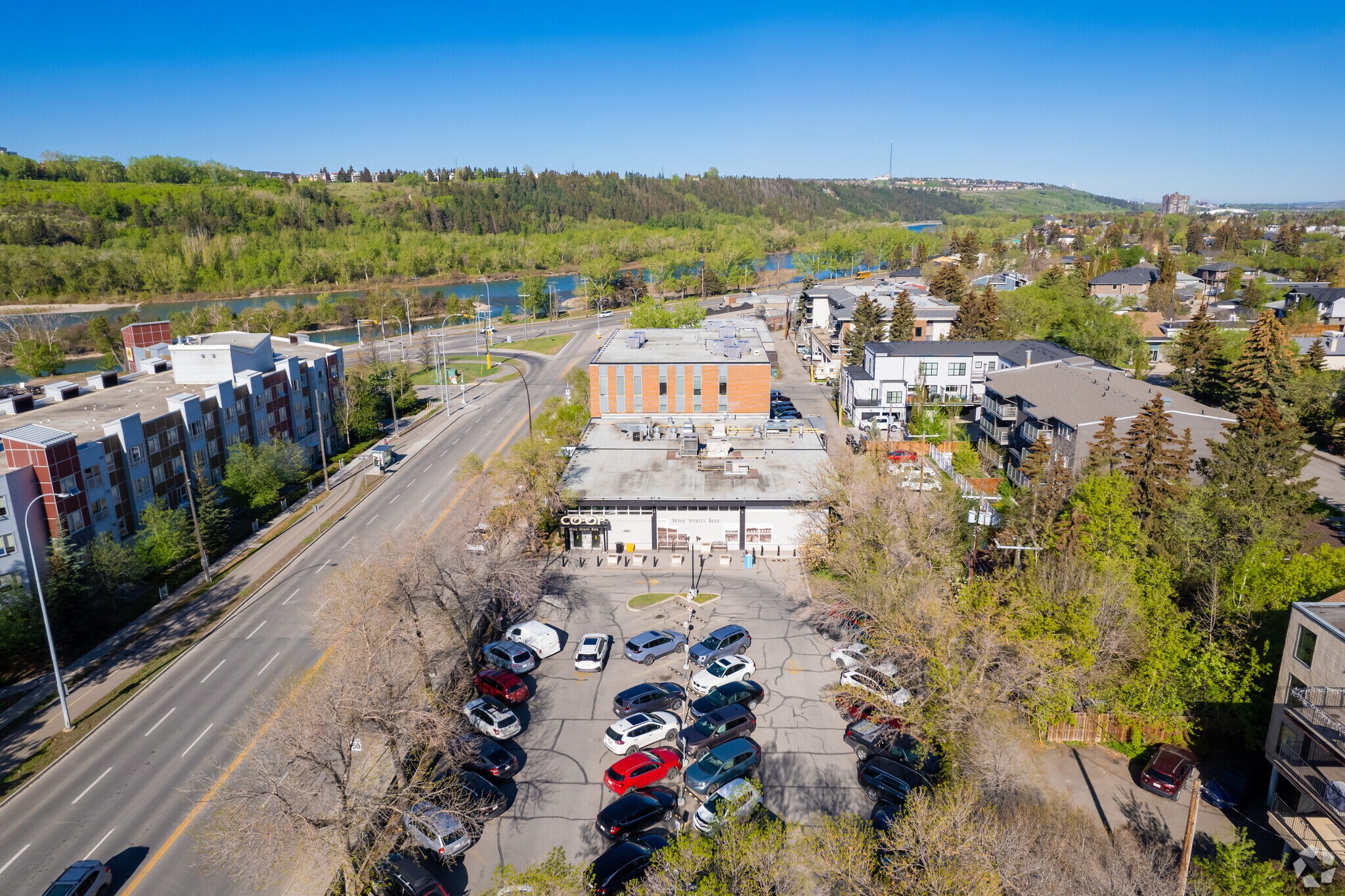 2530 Kensington Rd NW, Calgary, AB à vendre Photo principale– Image 1 sur 5