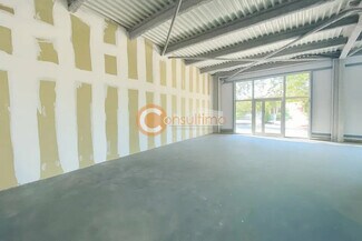 Plus de détails pour Local commercial à louer