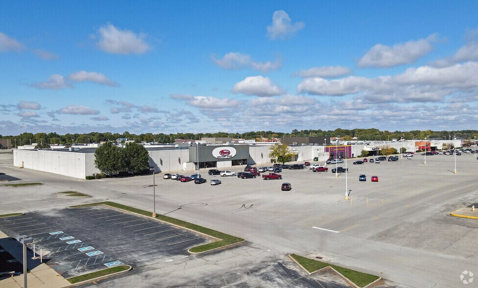 1127 N Baldwin Ave, Marion, IN à louer - Photo de l’immeuble – Image 2 sur 10