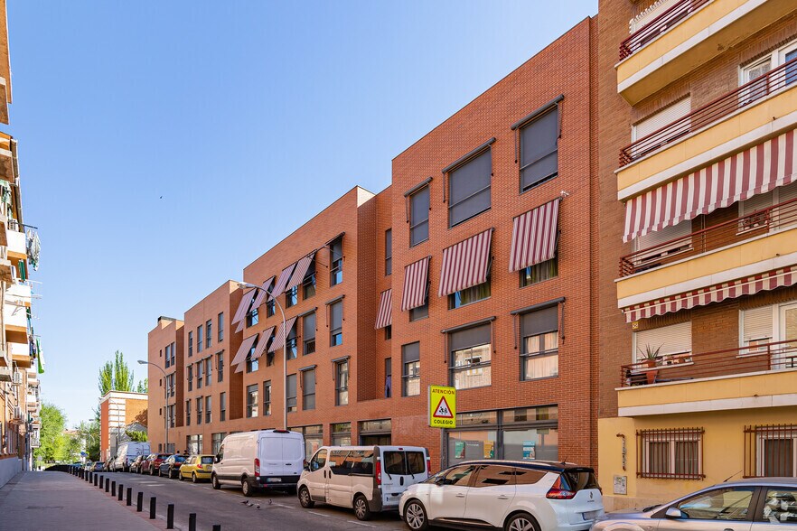 Calle de Joaquín Turina, Madrid, Madrid à vendre - Photo de l’immeuble – Image 3 sur 4
