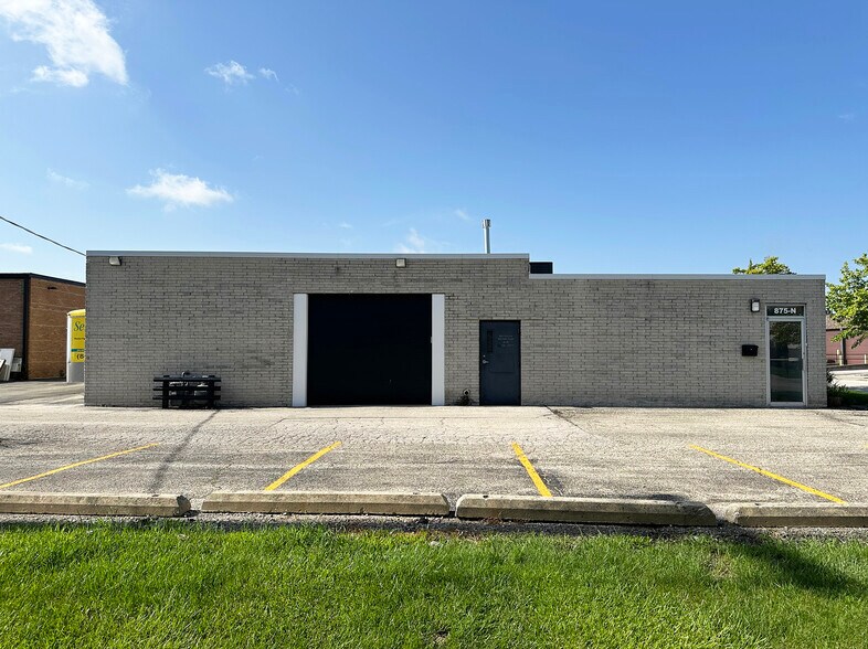 875 Lively Blvd, Elk Grove Village, IL à louer - Photo de l’immeuble – Image 2 sur 13