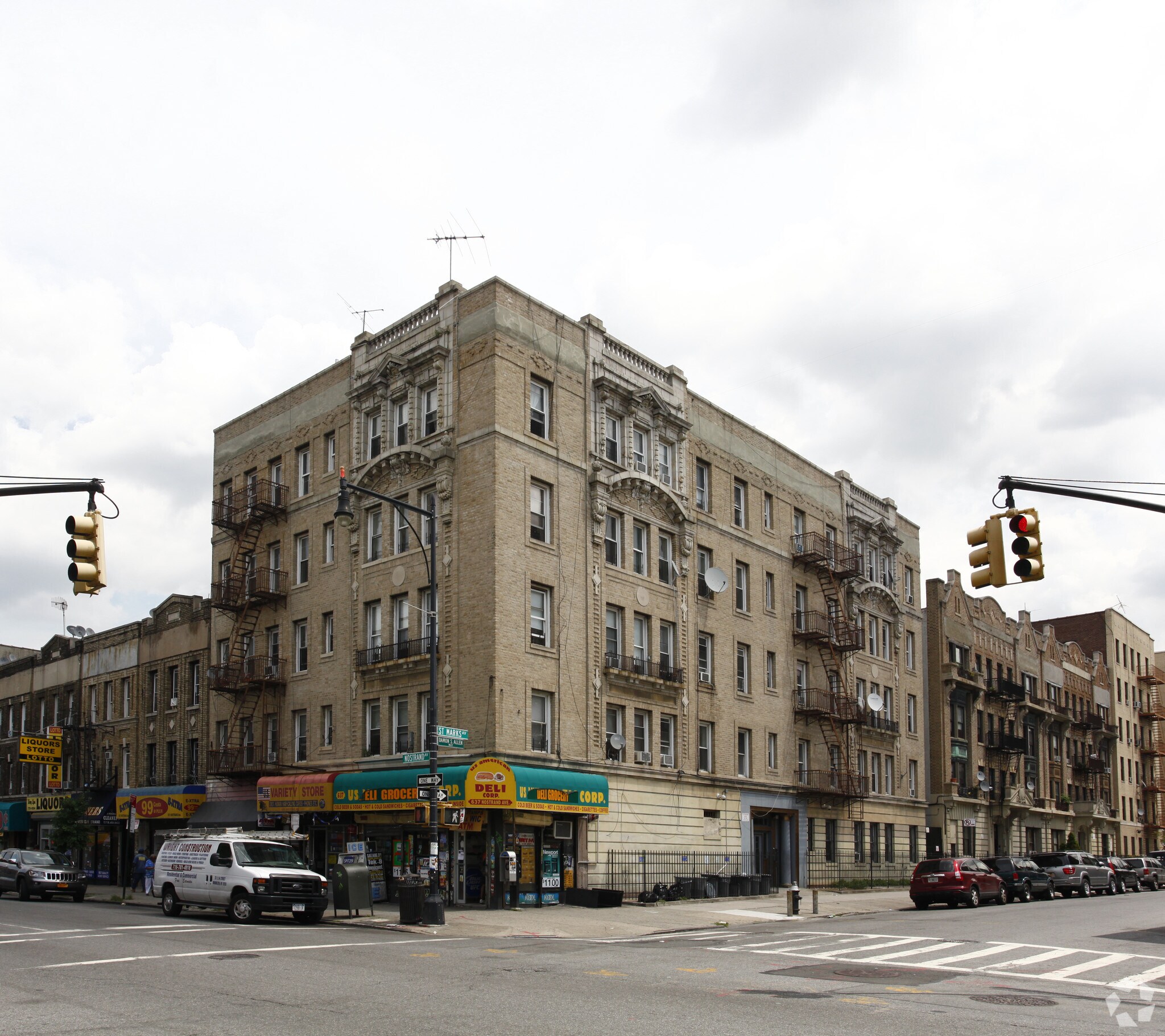701 Saint Marks Ave, Brooklyn, NY à louer Photo principale– Image 1 sur 4
