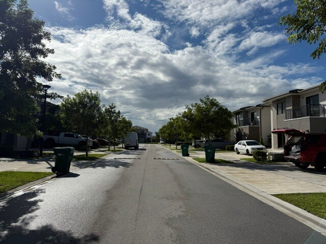 107-245 NW 12th Ct, Homestead, FL à vendre - Photo de l’immeuble – Image 2 sur 9