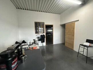 Plus de détails pour Local commercial à louer