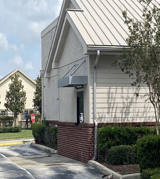 310 S Alafaya Trl, Orlando, FL à louer - Photo de l’immeuble – Image 3 sur 7