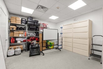 84 Industrial Ave, Little Ferry, NJ à louer Photo intérieure– Image 1 sur 11