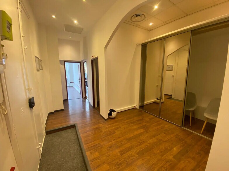 Bureau dans Marseille à louer - Photo de l’immeuble – Image 2 sur 8
