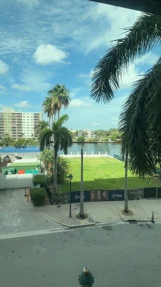 3020 NE 32nd Ave, Fort Lauderdale, FL à vendre - Vidéo sur l’annonce professionnelle – Image 2 sur 19