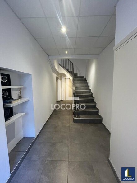 Local d'activités dans Cannes à vendre - Photo intérieure – Image 2 sur 11