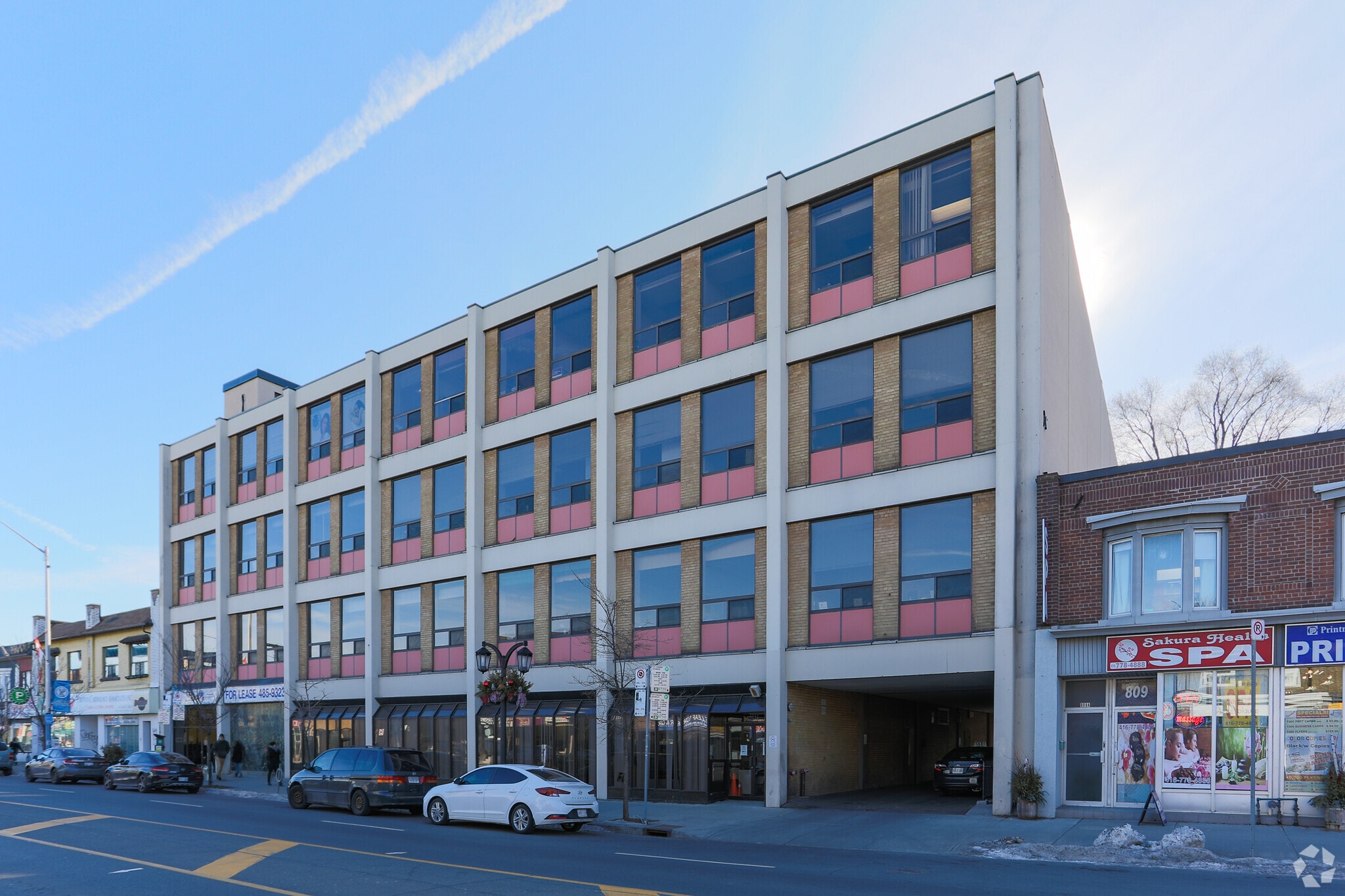 815 Danforth Ave, Toronto, ON à louer Photo principale– Image 1 sur 3