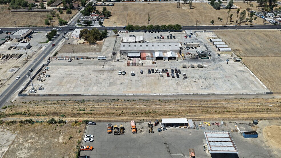 170 E Oakland Ave, Hemet, CA à louer - Photo de l’immeuble – Image 3 sur 4