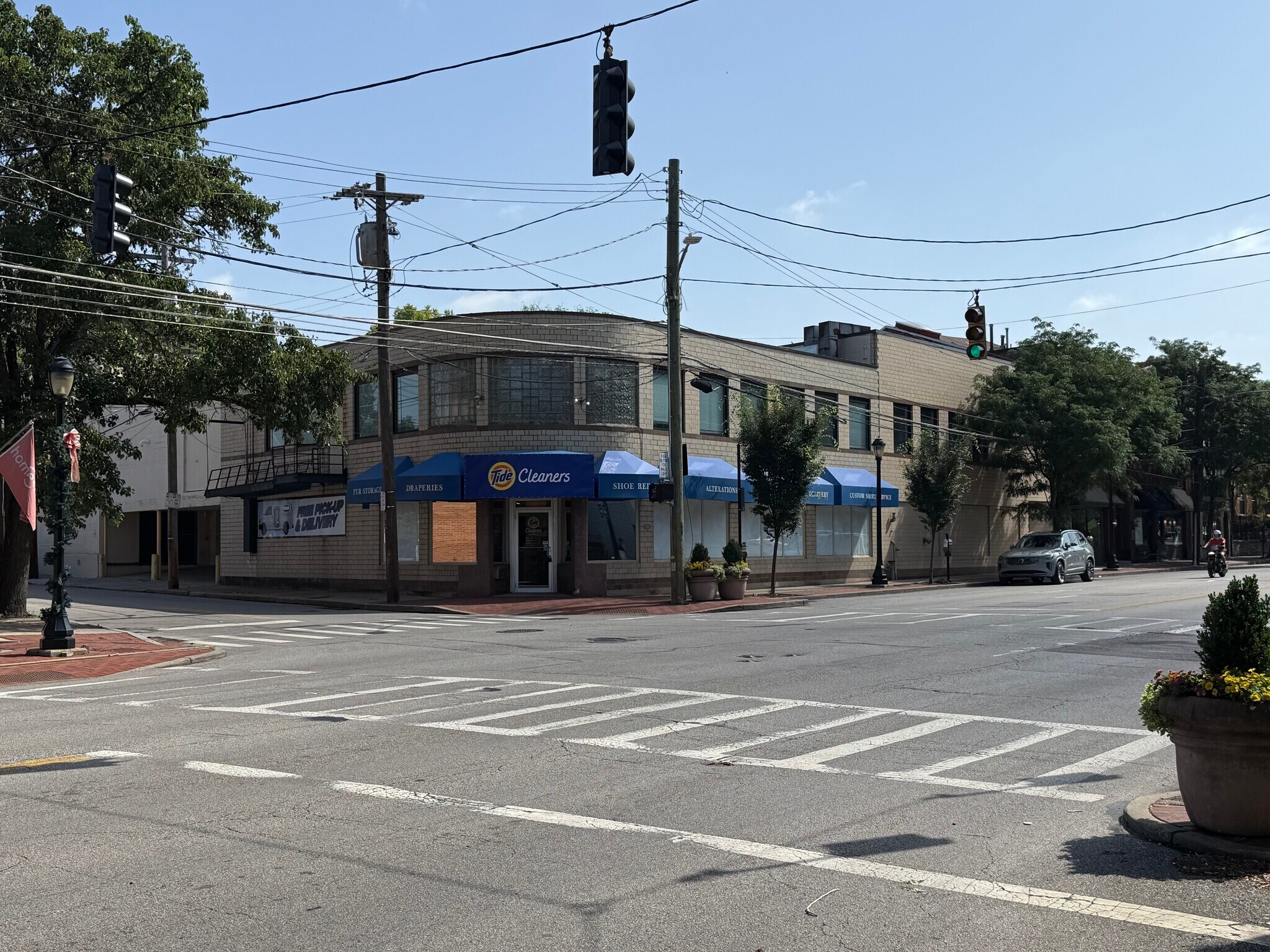 2016 Madison Rd, Cincinnati, OH à louer Photo de l’immeuble– Image 1 sur 12
