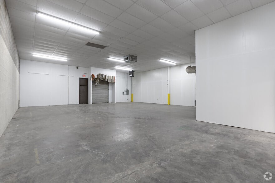 3212-3214 Belt Line Rd, Farmers Branch, TX à louer - Photo intérieure – Image 3 sur 20