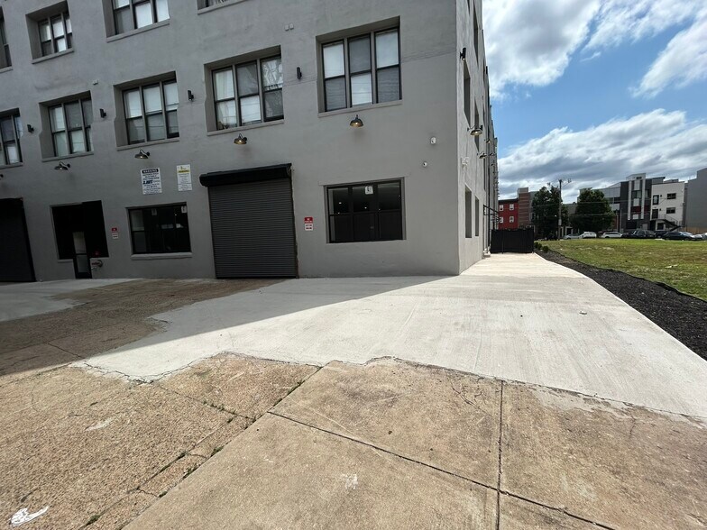 1422 N 8th St, Philadelphia, PA à louer - Photo de l’immeuble – Image 1 sur 9
