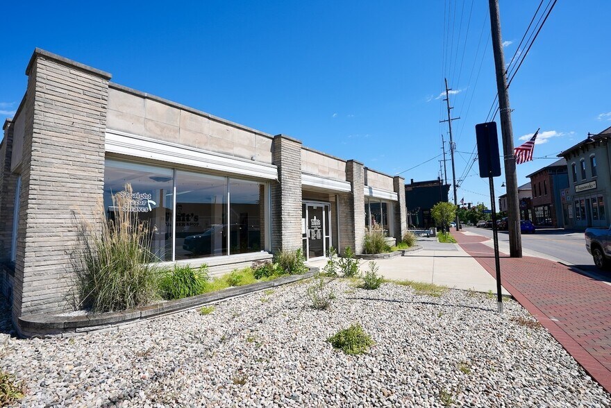 105 S Madison Ave, Greenwood, IN à louer - Photo de l’immeuble – Image 2 sur 16