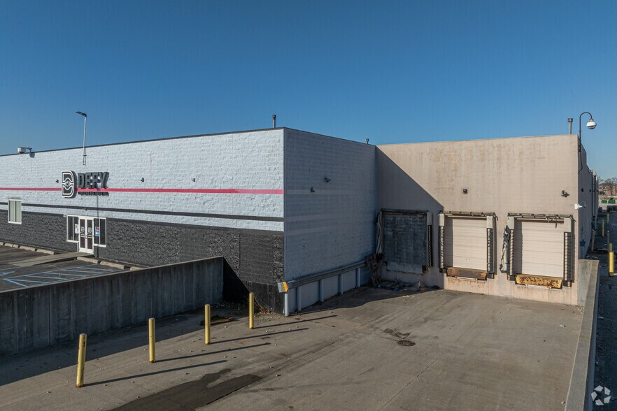 1740 E Sherman Blvd, Muskegon, MI à louer - Photo de l’immeuble – Image 2 sur 4