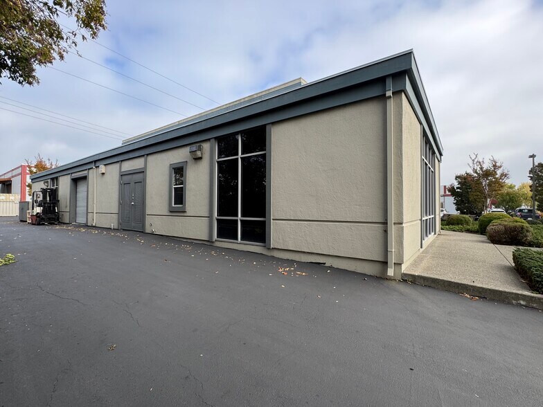 1320 Stub Rd, Petaluma, CA à louer - Photo de l’immeuble – Image 3 sur 10