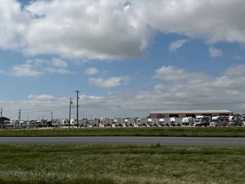 6458 E Interstate 20, Clyde, TX à louer - Photo de l’immeuble – Image 3 sur 9