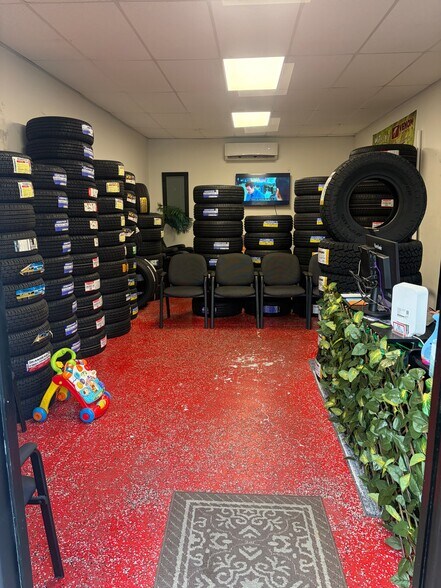 106 Shrine Club Rd, Pomona Park, FL à vendre - Hall d’entrée – Image 2 sur 9