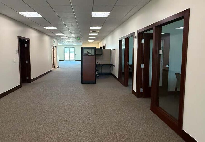 180 N University Ave, Provo, UT à louer - Photo de l’immeuble – Image 3 sur 15