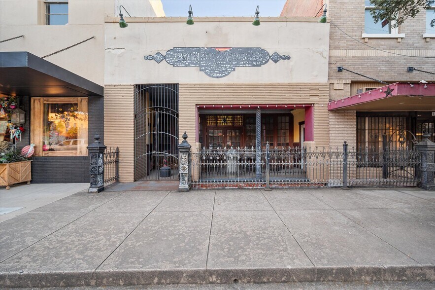 107 S Beaton St, Corsicana, TX à vendre - Photo de l’immeuble – Image 3 sur 67