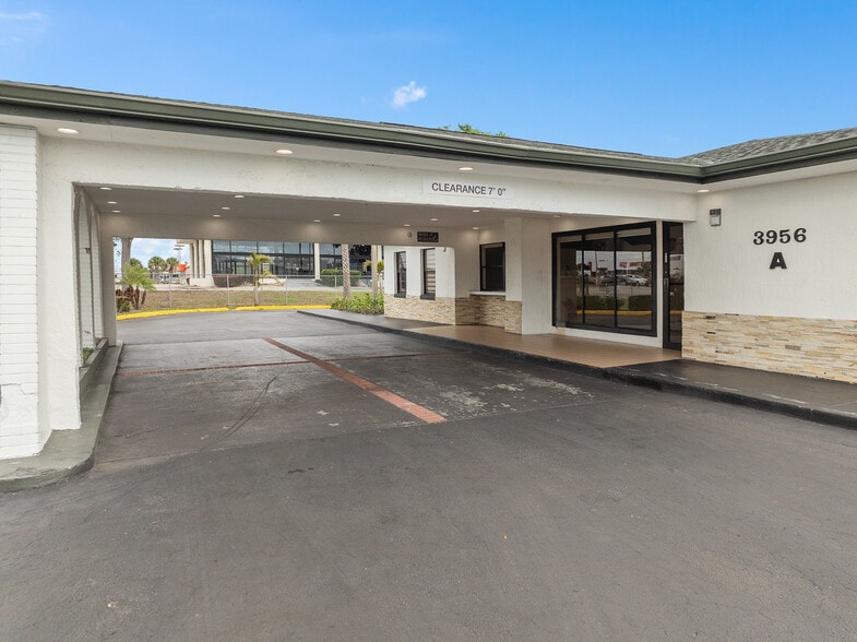 3956 W Colonial Dr, Orlando, FL à vendre - Photo de l’immeuble – Image 3 sur 58