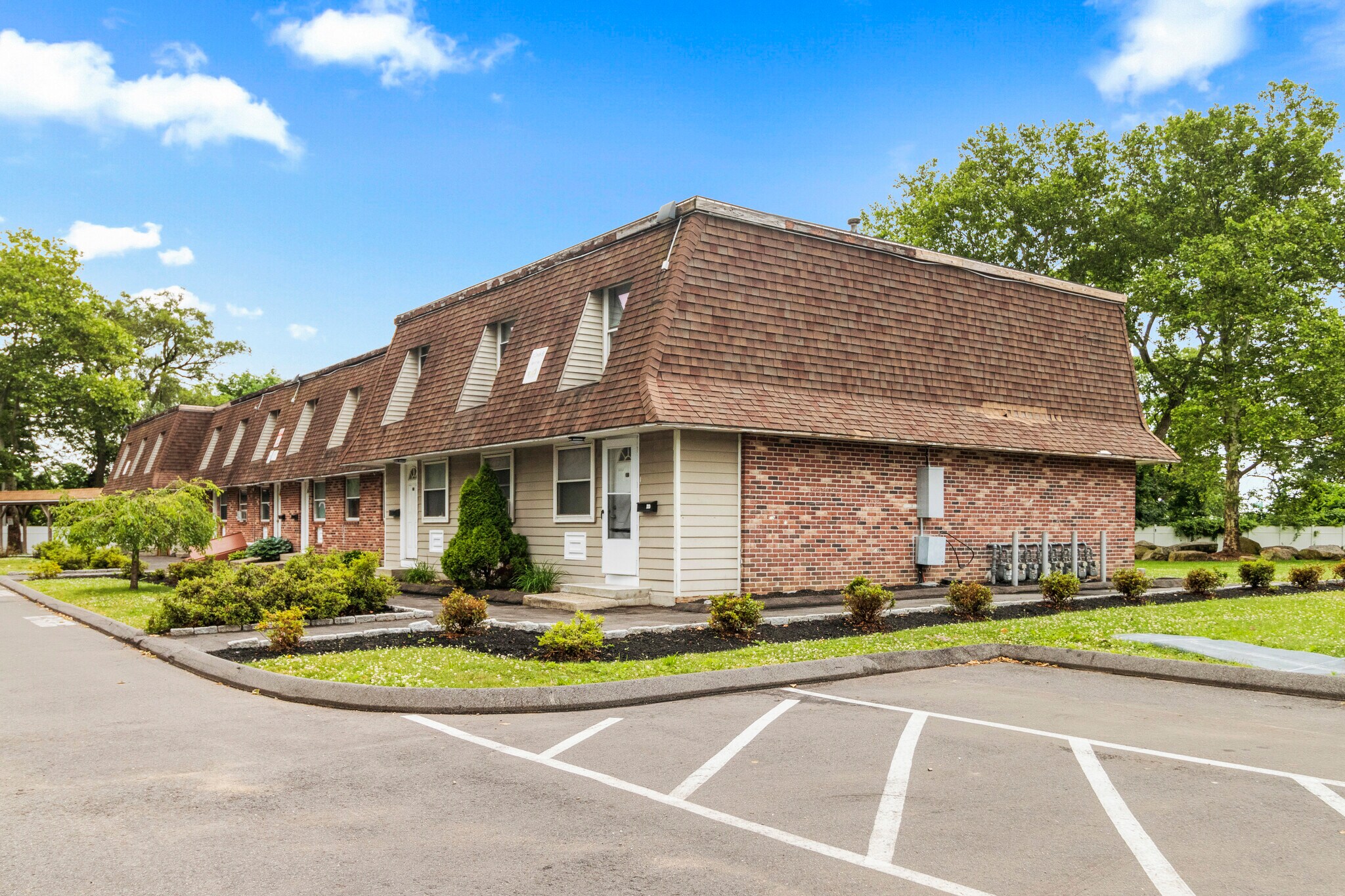 Bridgeport 148 Portfolio portefeuille de 4 biens à vendre sur LoopNet.fr Photo de l’immeuble– Image 1 sur 31