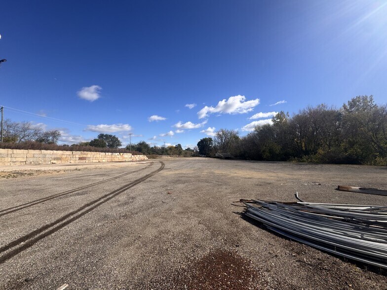 31W377 Spaulding Rd, Elgin, IL à louer - Photo de l’immeuble – Image 2 sur 5