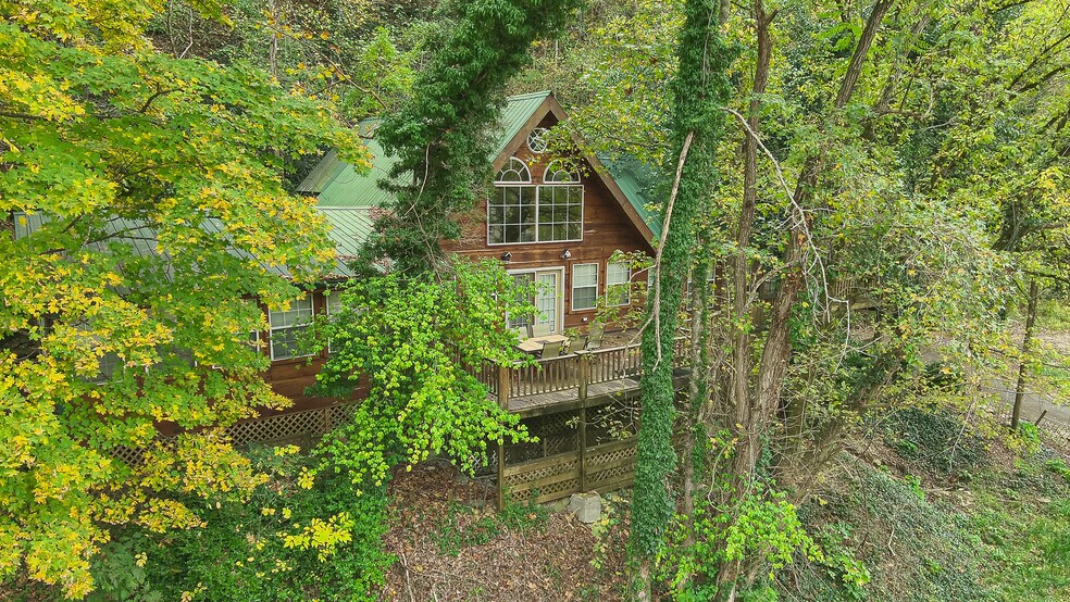 1740 Cherohala Skwy, Tellico Plains, TN à vendre - Photo principale – Image 1 sur 15